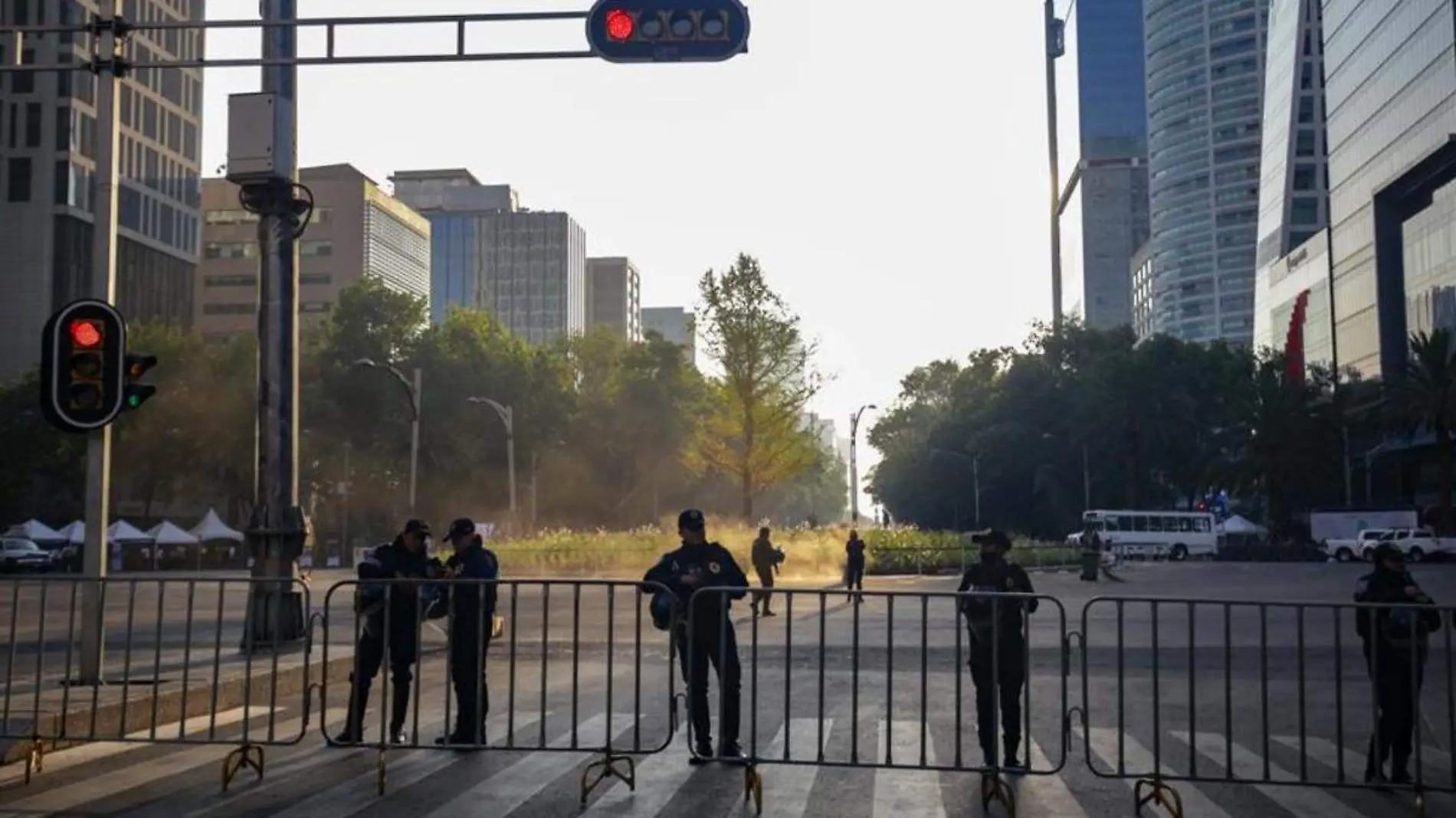 Glorieta del Ahuehuete vigilada por policías